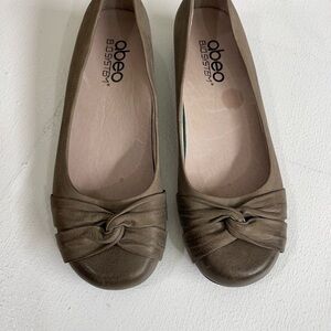 ABEO Women's Brown Flats